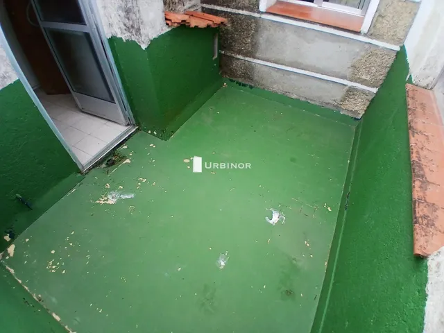 Casa de piedra con patio. centro de xinzo de limia. — 16