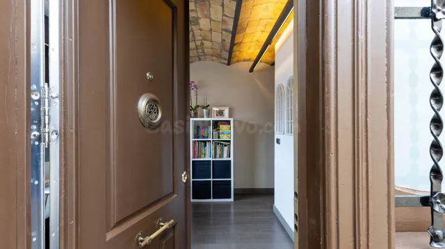 Inmobiliaria en Barcelona. Atico en Sant Antoni. - foto 2