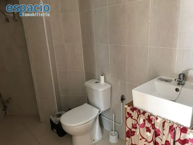 SE VENDE LOCAL COMERCIAL ZONA CENTRO — 4