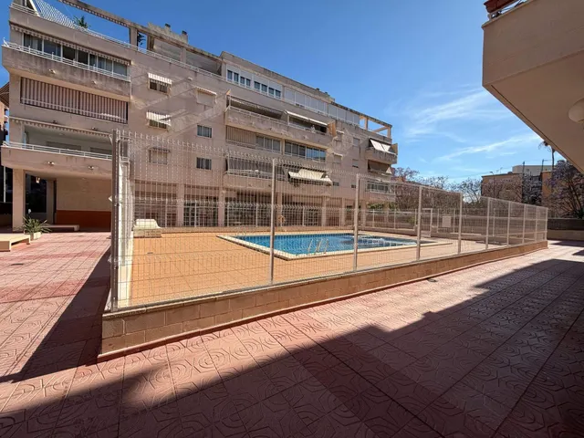 Amplio y Luminoso Apartamento en Altozano, Alicante — 13