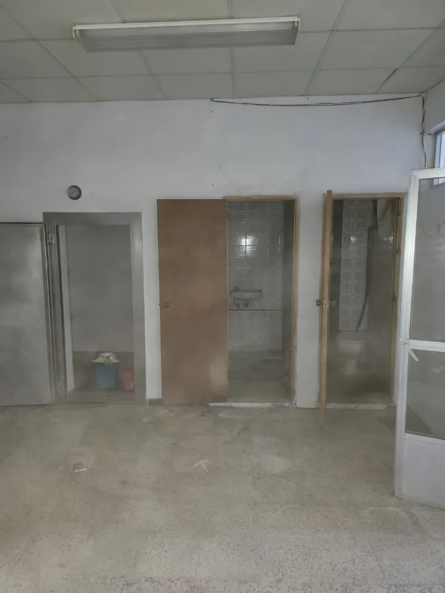 se vende local en nuevas colinas — 8