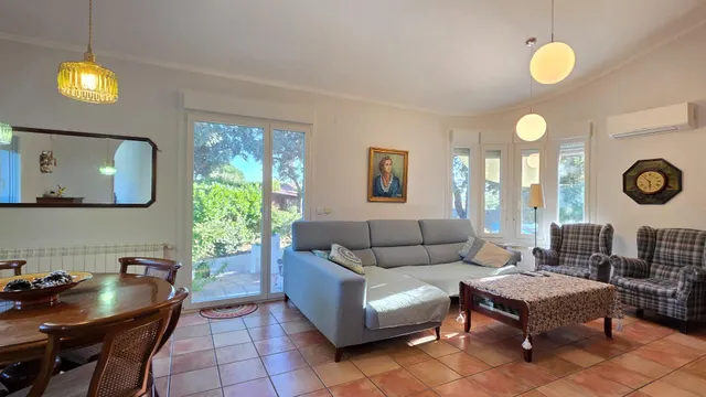 Chalet con piscina en Eurovillas — 33