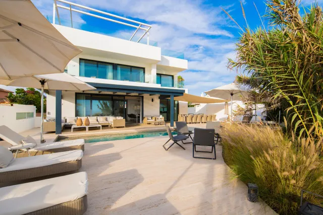 Spectacular Beachfront Designer Villa in Marbella — 18