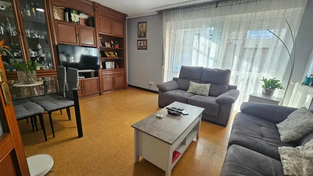 Tu hogar empieza aquí: 2 habitaciones y parking en Torrelave - foto 2