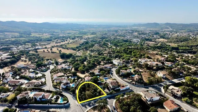 Magnífico terreno de 951 m2. situado en una zona residencial - foto 3