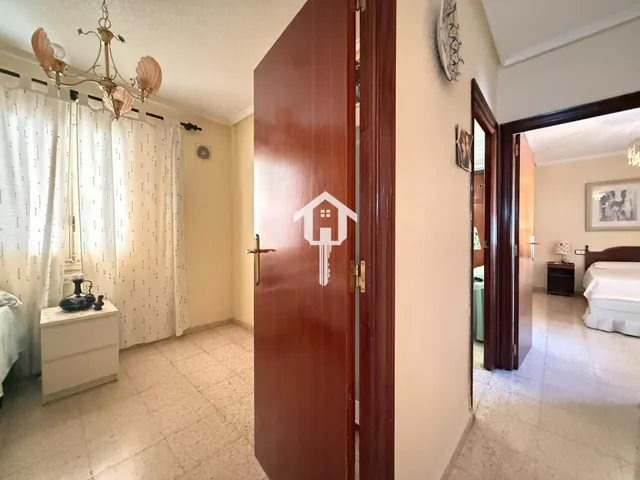 PISO EN VENTA EN ALICANTE. ZONA VIRGEN DEL REMEDIO.100m2, 3 habitaciones, 1 BAÑO, BALCÓN, CUARTA PLANTA CON ASCENSOR — 26