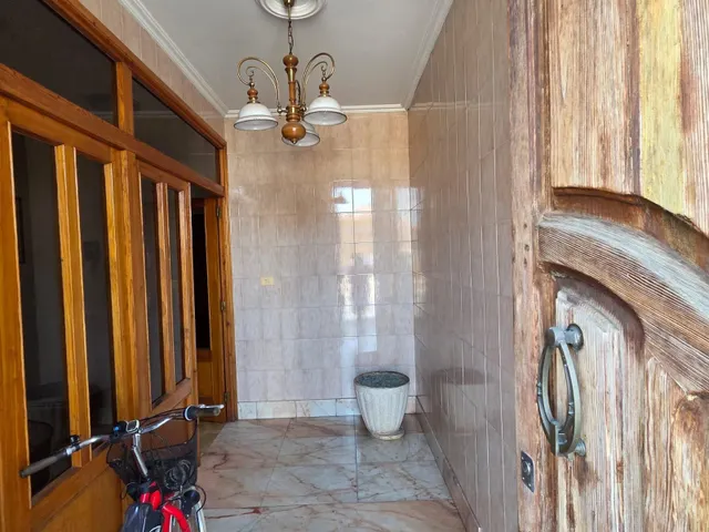 SE VENDE CASA EN VALENCIA DE DON JUAN, 2 PLANTAS, 5 HAB., 2 COCINA, BAÑO, ASEO, PATIO, COCHERA. — 13