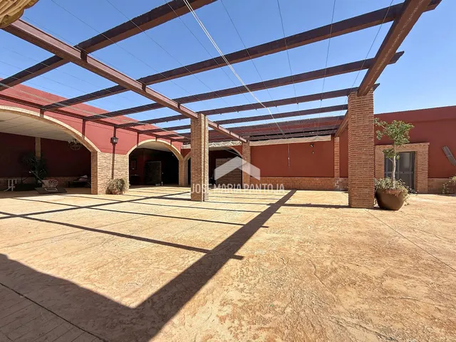 FINCA DE RECREO Y CHALET — 24