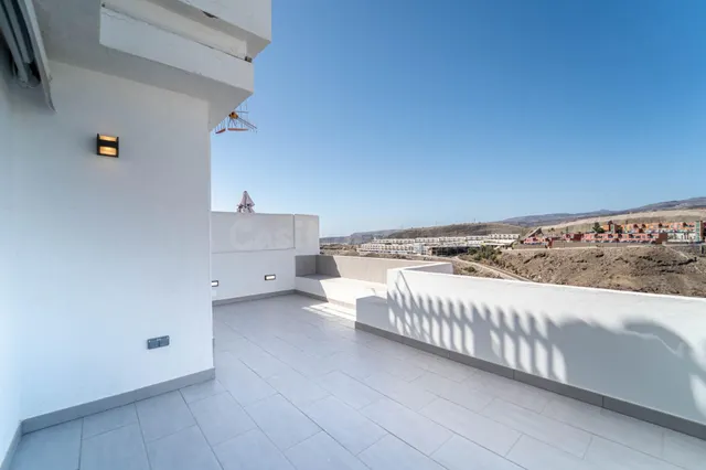 Apartamento renovado de 3 dormitorios con amplia terraza en 