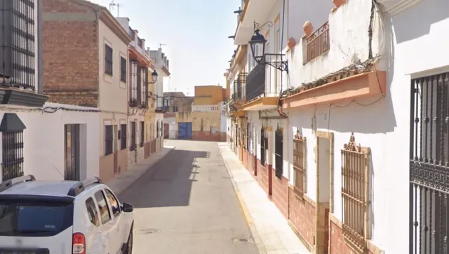 Inmueble Ocupado-Sin Posesión. Casa en venta en Guillena (Se - foto 3
