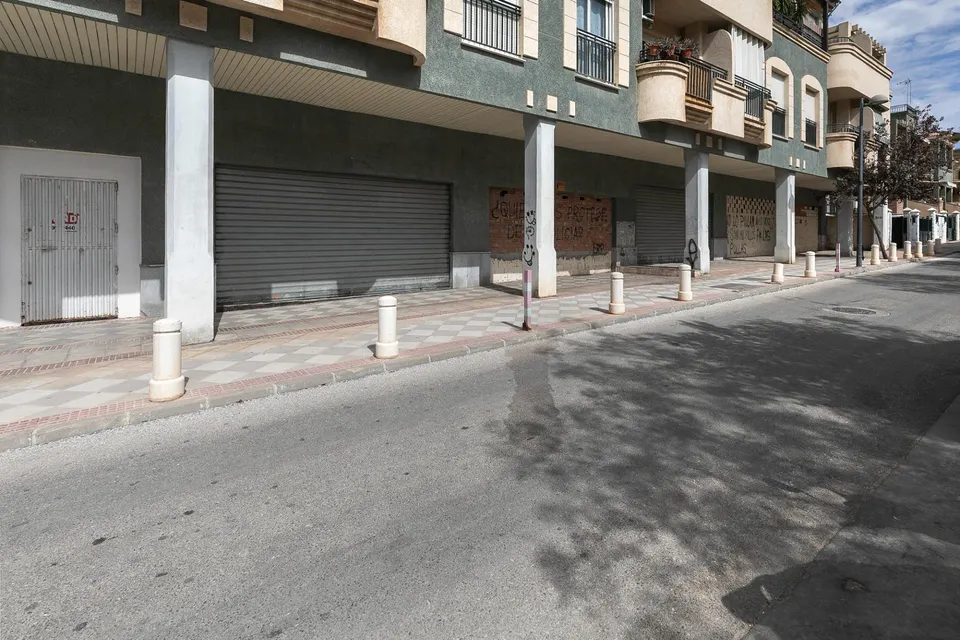 Oportunidad en Atarfe, local de origen de 222m2