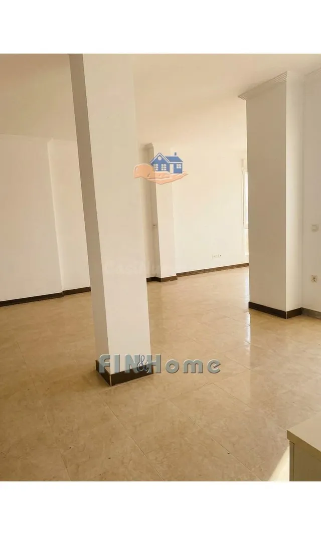 Casa adosada de 152 m2 con cochera, 3 plantas y azotea en Coria del Río — 2