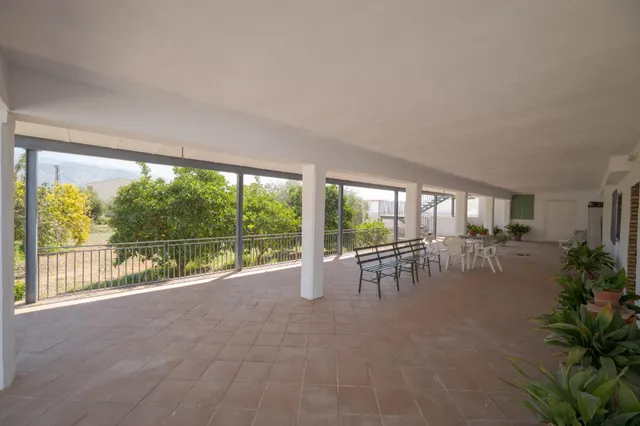 GRAN PARCELA CON VIVIENDA UNIFAMILIAR, 3 APARTAMENTOS, PISCINA Y VISTAS PANORÁMICAS EN PADUL (GRANADA) — 1.430 m2 DE TERRENO — 16