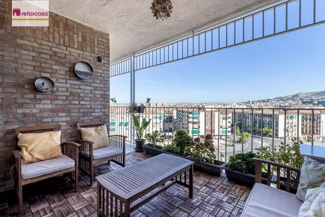 PISO REFORMADO CON VISTAS PANORÁMICAS A UN PASO DEL CENTRO DE GRANADA — 4
