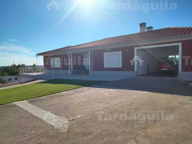 CHALET  INDEPENDIENTE EN URBANIZACION DE VILLAMAYOR — 14