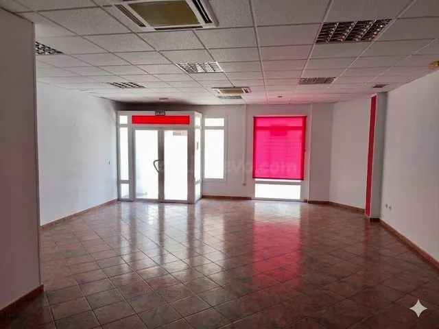 Local comercial totalmente instalado en Residencial Los Pino - foto 4