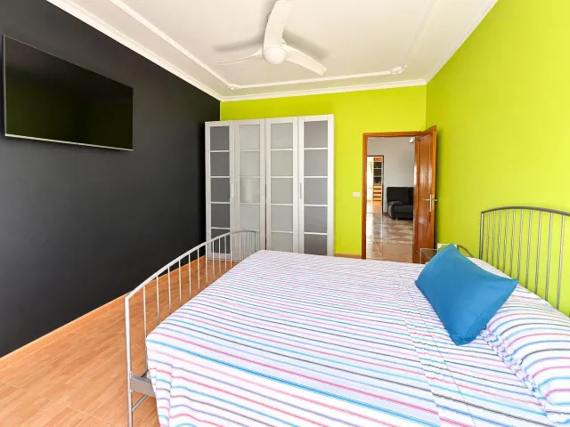 Vivienda de cuatro dormitorios con balcón en Arucas - Santidad — 10