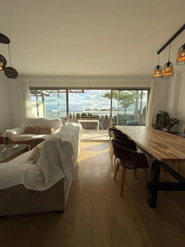 Adosado con jardín, terrazas y placas solares en Alhaurín de
