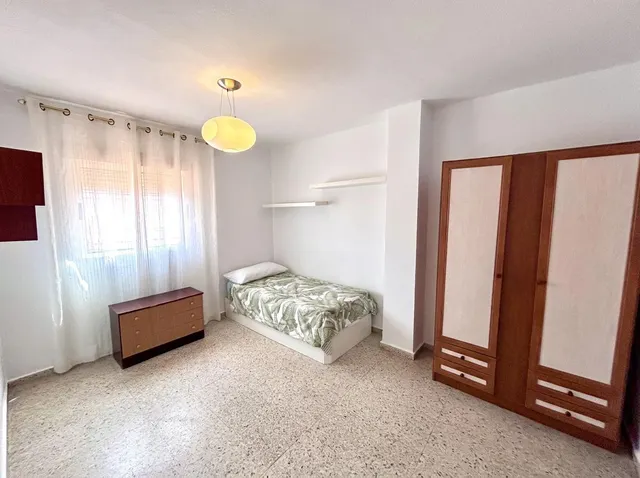 Ático Reformado para Estudiantes con Gran Terraza en Fuentenueva | Ref: DLR00288 — 9