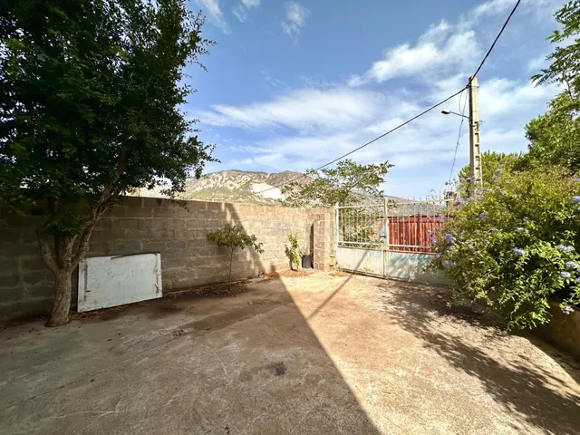 CASA CON MÚLTIPLES POSIBILIDADES EN DÚRCAL — 50