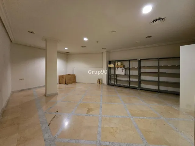 LOCAL COMERCIAL EN ZONA RICARDO VINYES — 24