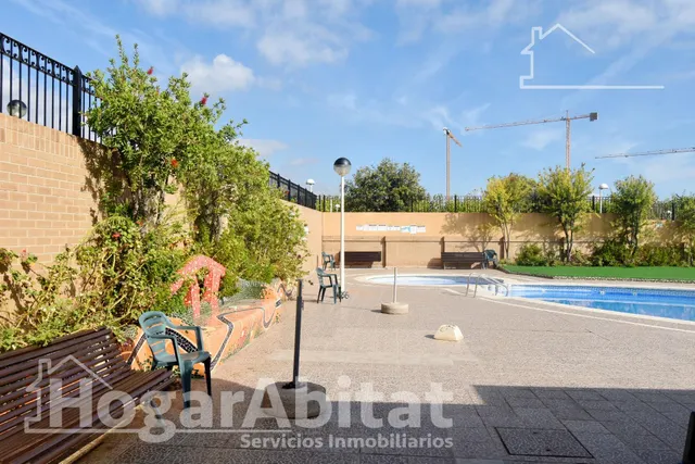 ¡Vistas al mar! Amplio, esquinero y alto en residencial con  - foto 4