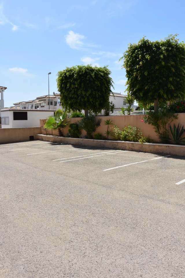 GRAN CASA TIPO DÑUPLEX EN ORIHUELA COSTA: 2 HAB, 2 BAÑOS — 50