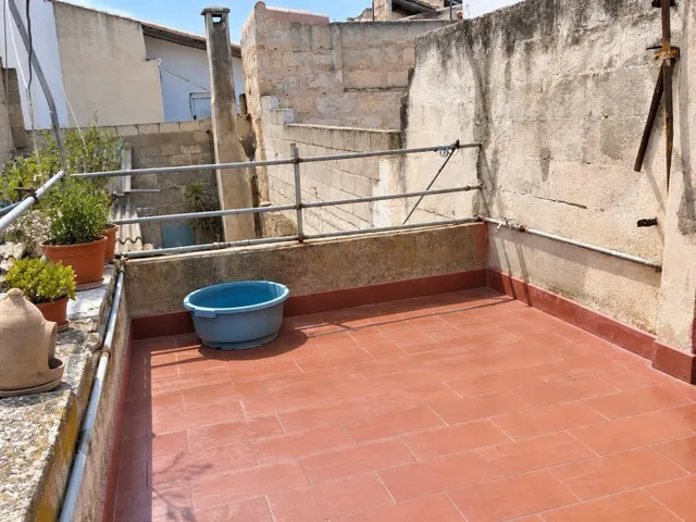 CASA CON PATIO Y GARAJE EN SA POBLA | 3 DORM. + ESTUDIO | POZO | TERRAZAS | 200 m2 — 25