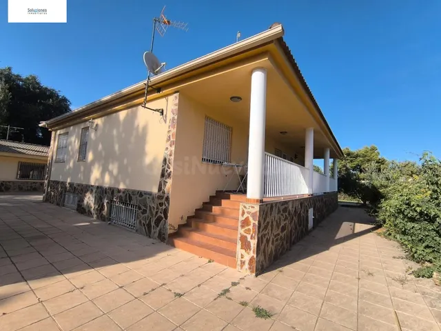 Exclusivo Chalet Seminuevo en RIACHUELOS con Amplias Instala - foto 4