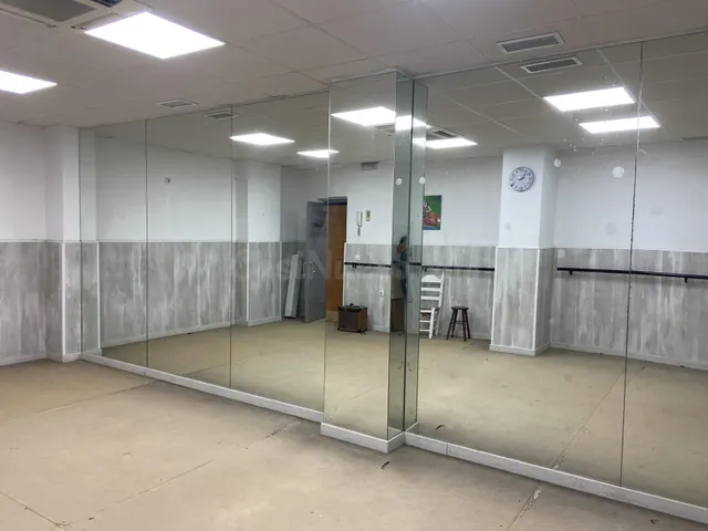 Local comercial junto a Carlos III. Reformado e insonorizado - foto 2