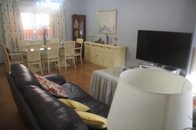 se vende casa adosada en el centro a tan solo 150 metros de la playa — 6
