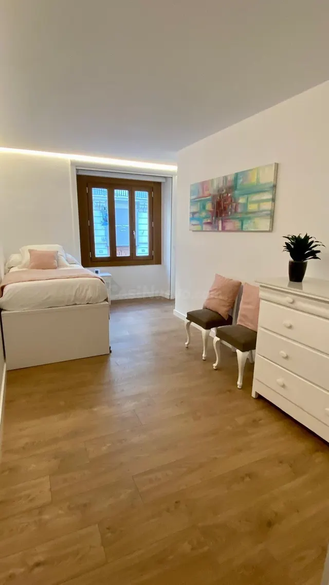 Piso 3 habitaciones 144m² en alquiler - El Mercat — 24