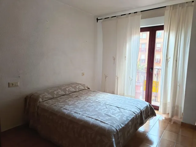 Se vende piso pegado al hospital con todos los servicios a mano — 18