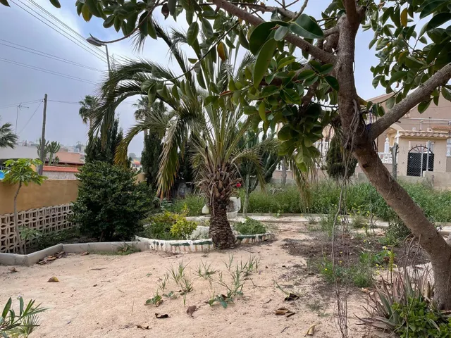 Casa con parcela en Los Balcones, Torrevieja. 5 dormitorios, 2 baños — 20