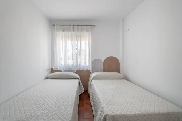 ¡Tu Oasis Playero en Calahonda por solo 355.000€! — 40