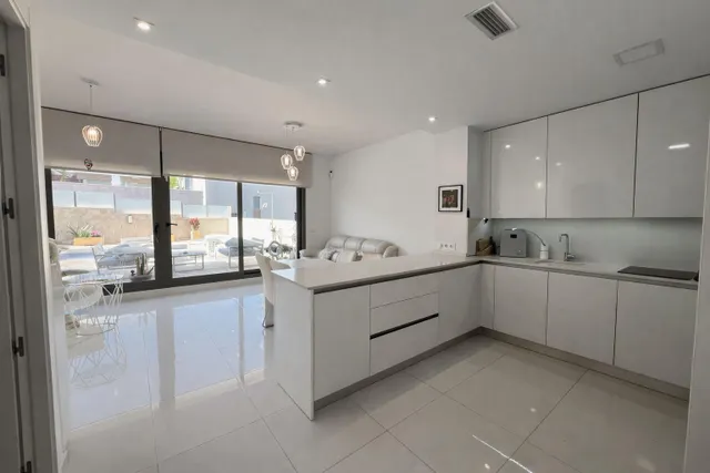 Descubre tu Villa de Lujo en Villamartín, Orihuela Costa ✨ — 11