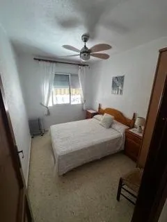 Gran apartamento familiar de 3 dormitorios, 2 baños y parking techado. A 500m de la playa — 9