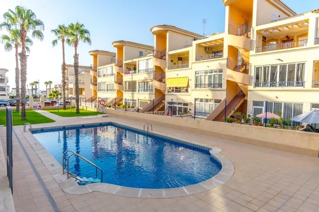 Villas Don Sancho V – Coqueto apartamento en planta baja con jardín, terrazas y piscina comunitaria. 2 dormitorios — 31