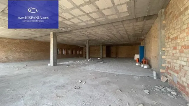 Se vende o alquila local totalmente diafano en Zona Franca — 29
