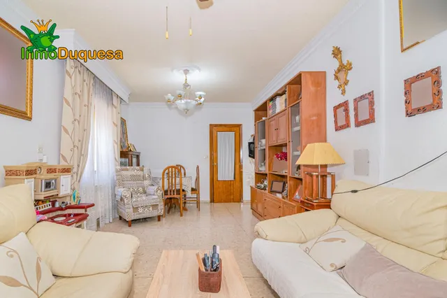 Casa de 7 dormitorios en La Zubia. (Con patio de 16 m2). — 3