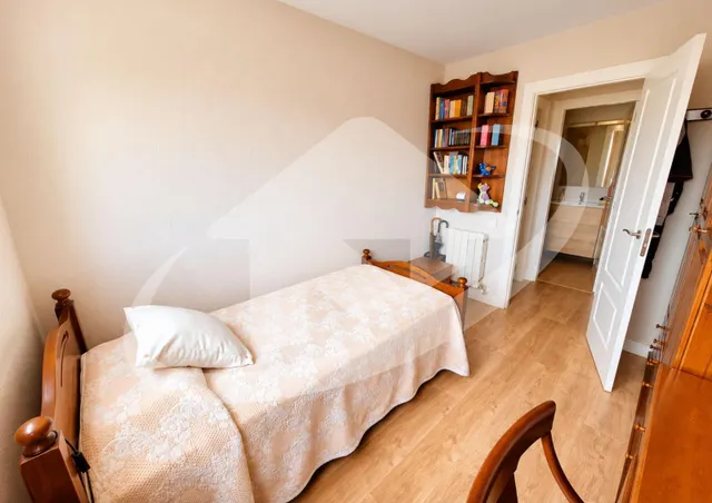 Impresionante Piso Reformado en Sabadell con Vistas y Comodidades — 23