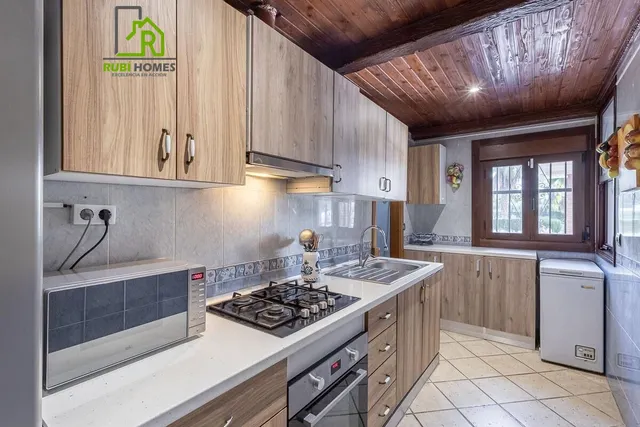 Chalet independiente con pozo propio y placas solares — 6