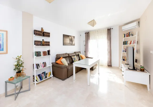 Vivienda unifamiliar reformada en Alhendín - foto 3