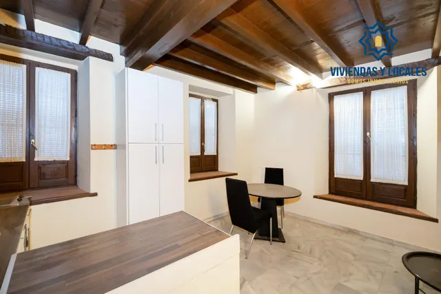 Barrio del Realejo. Precioso apartamento de un dormitorio y un baño junto al Campo del Príncipe. — 2