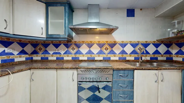 En el Raval, cullera una casa reformada y para entrar a vivir. — 8