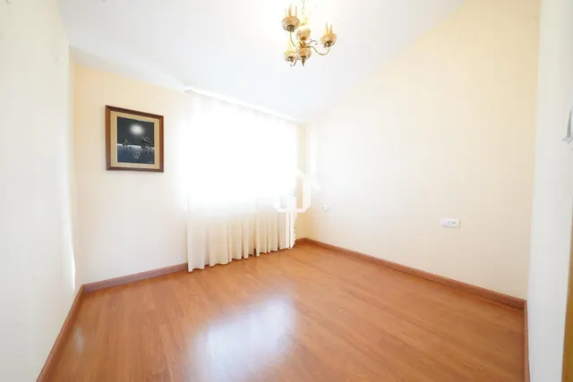 Chalet adosado con buhardilla en ciudad jardín de Alicante: garaje para 4 vehículos, terraza de 30m2 y piscina — 46