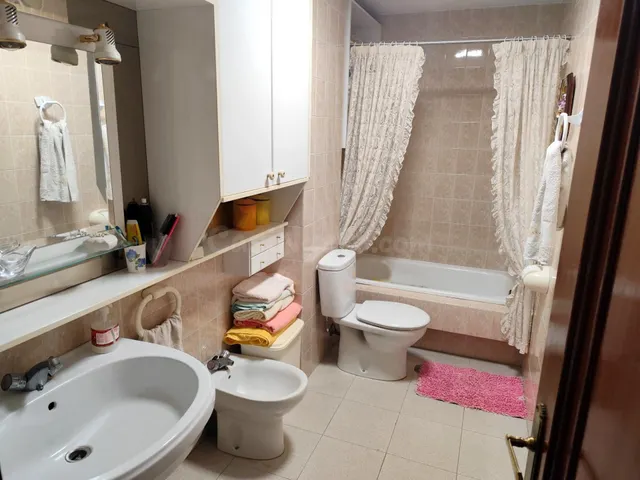 Piso en Carballo de 3 habitaciones,2 baños y ascensor - foto 4