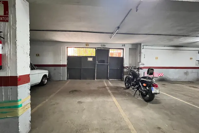 Garaje en Venta: Tu Inversión en Comodidad y Seguridad — 7