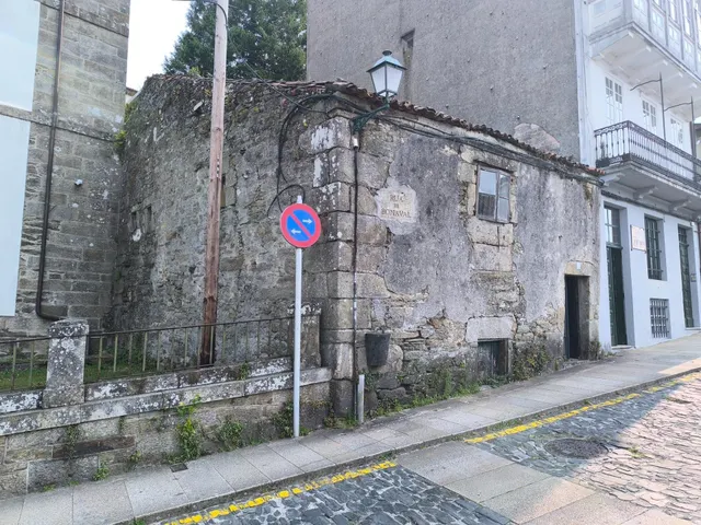 CASA DE PIEDRA EN ZONA MONUMENTAL — 11