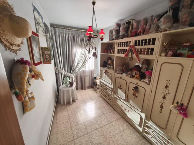 AMPLIO PISO DE 4 habitaciones CON EXCELENTES VISTAS EN ROCA  - foto 3